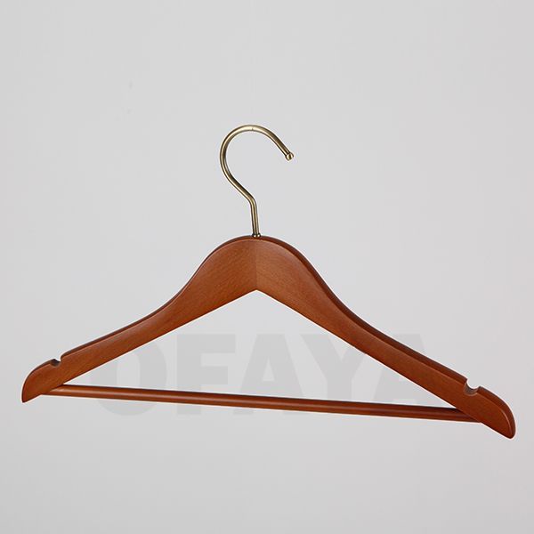 Дървена закачалка за блузи и панталони златен дъб