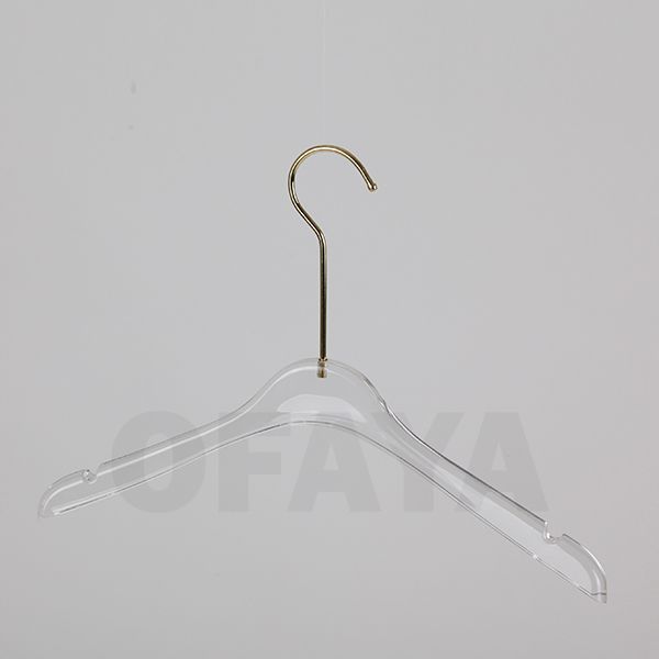 40416 - Plastic hanger for blouses