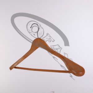 40208 - Дървена закачалка за сака и палта