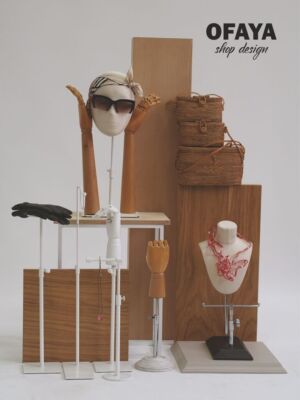 22 - LUXURY  MANNEQUIN